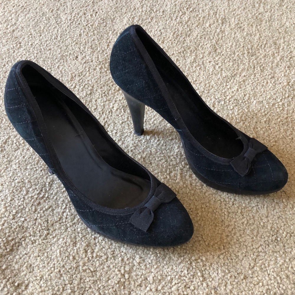 Black bow heels